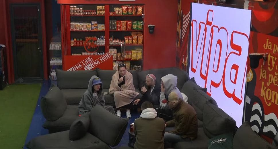 Anisa-Gjestit: Ti je qeni i Xhenetës (VIDEO)