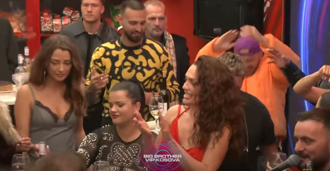 Krijohet atmosferë e zjarrtë për ditëlindje të Drenushës (VIDEO)