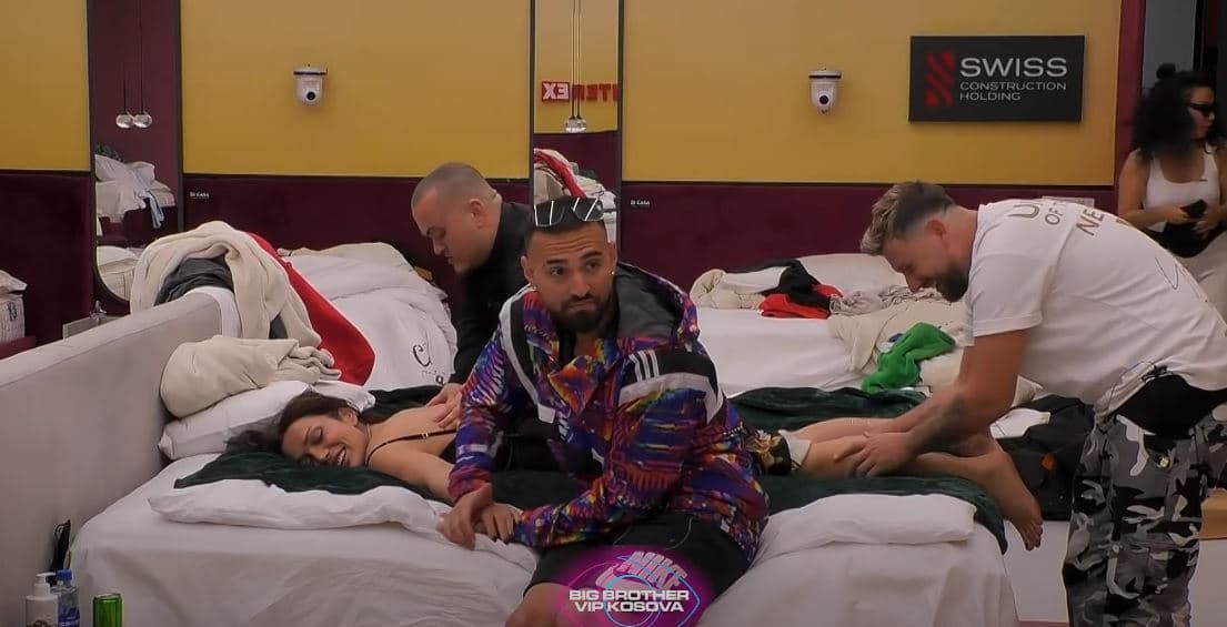 Burimi, Kevini dhe Mevlani masazhojnë Drenushën (VIDEO)
