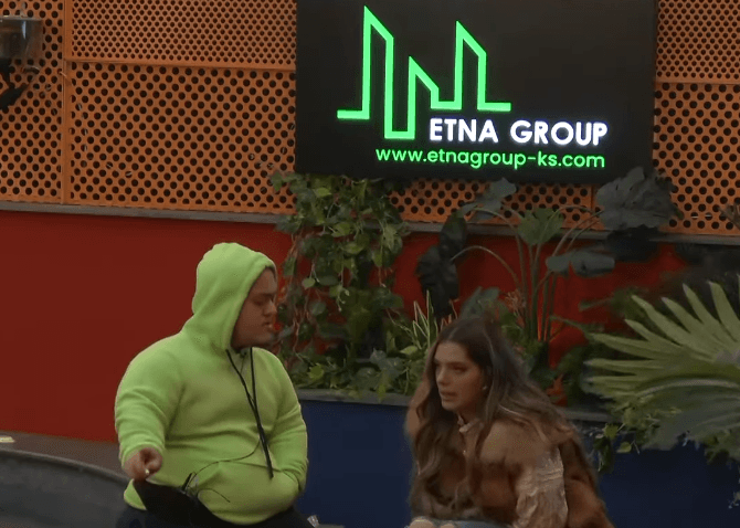Lela i flet me përçmim Burimit për banorët, bisedat ua quan ''debate koti'': Nuk pe gjejë veten te asnjë diskutim (VIDEO)