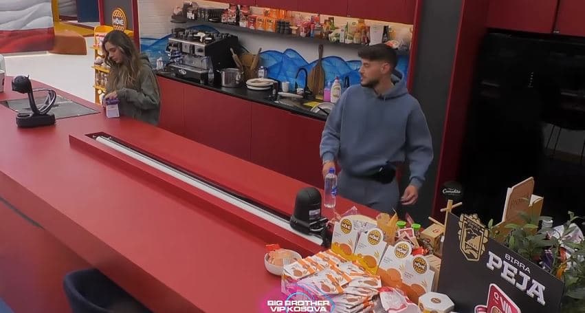 Lela dhe Leo "xhirojnë" një reklamë së bashku