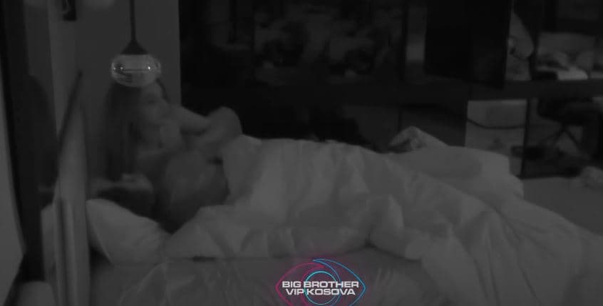 Gresa lumturohet pasi Ana ia kërkon të flejë bashkë me të (VIDEO)