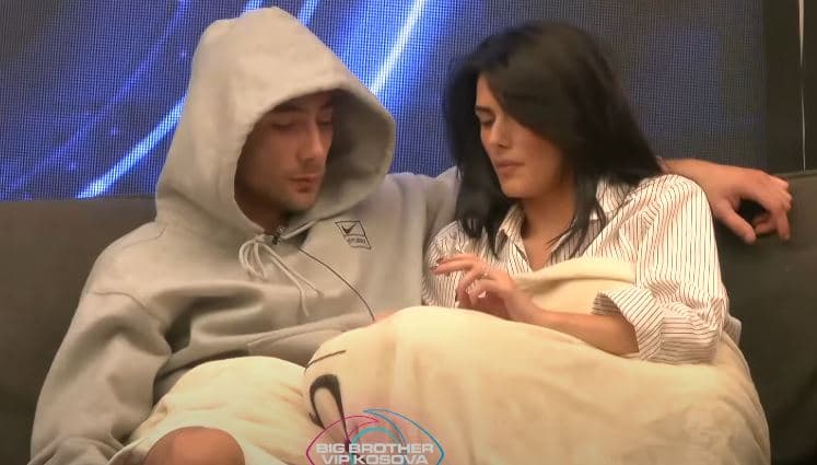Diana dhe Arioni komunikojnë me "sinjale" me njëri-tjetrin