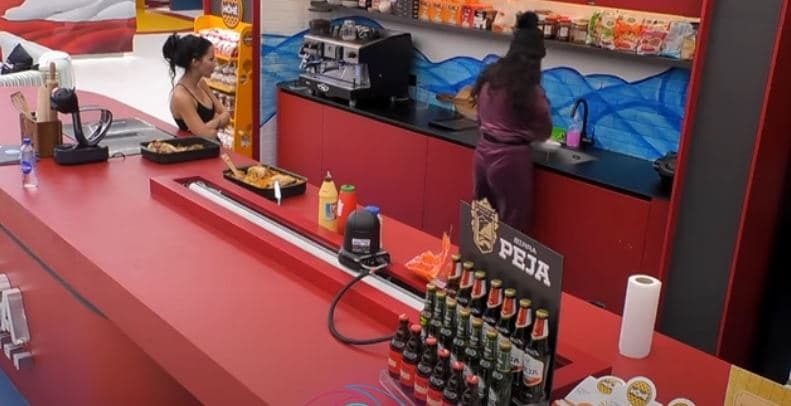 Rovena refuzon t'i përgjigjet Xhenetës - e injoron duke kënduar (VIDEO)