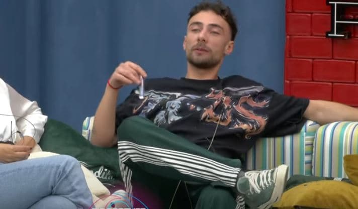 Arioni, Xhenetës: Merru me të dashurit këtu që i ke brenda (VIDEO)