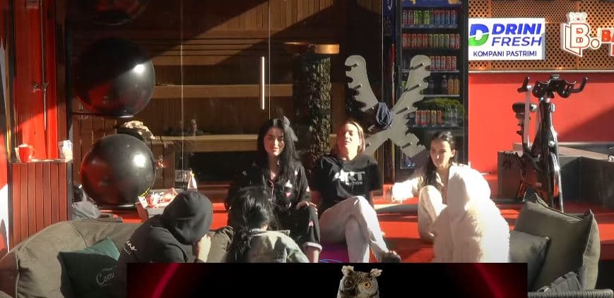 Vazhdon debati mes Anisës, Xhenetës dhe Leles kundrejt Gresës