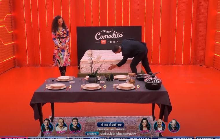 Radha e Vullnetit dhe Drenushës për të prezantuar dyshekët e 'Comodita Home' (VIDEO)