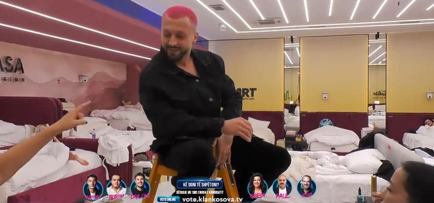 Gjesti "përndjek" Xhenetën, kjo e fundit e fillon hakmarrjen (VIDEO)