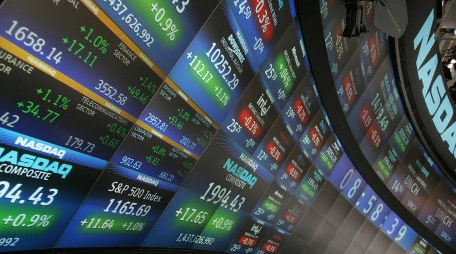 Rriten bursat botërore në pritje të rezultateve të zgjedhjeve në ShBA