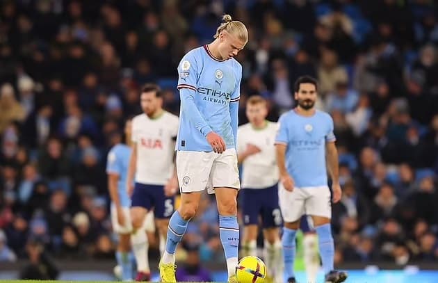 Manchester City ka hy "llugave", afër humbjes së pestë rresht