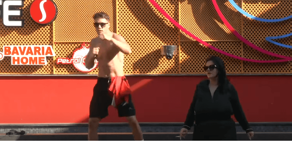 Muskuj dhe pasion, Driloni stërvitet si një boksier (VIDEO)