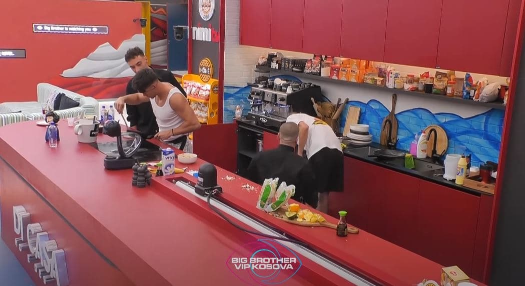 Djemtë fillojnë sfidën e buxhetit, vajzave u rrinë gati (VIDEO)
