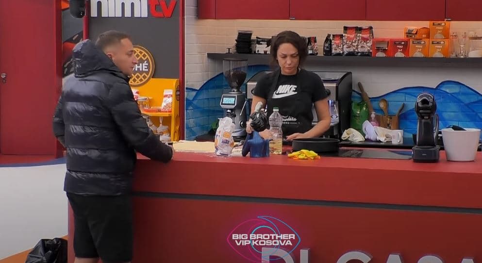 Drenusha për Xuxin: Vetëm le të hajë llokuma, pastaj do t’i tregoj unë çfarë 'pesë vaklie' është ai! (VIDEO)