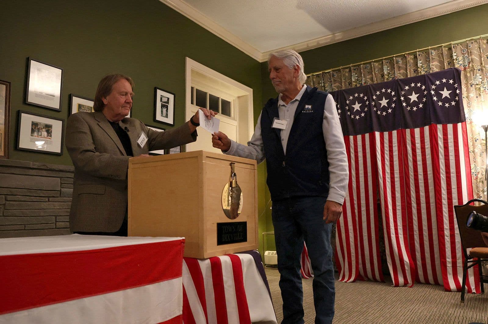 Votimi i mesnatës: Qyteti i New Hampshire shpall rezultatin e parë
