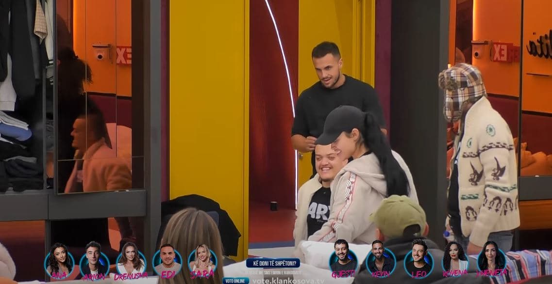Edi buzëqesh me cinizëm kur sheh “surprizën” e Gjestit (VIDEO)