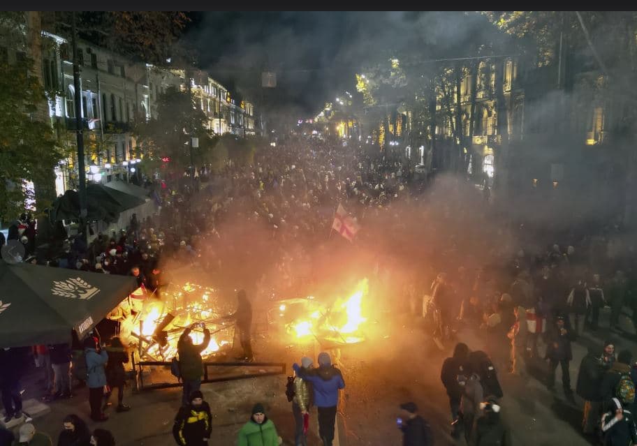 Pezullohen bisedimet për BE, përleshen protestuesit dhe policia në rrugët e Gjeorgjisë
