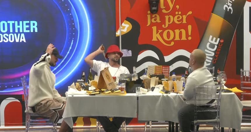 Gjesti, Leo dhe Burimi këndojnë këngë patriotike (VIDEO)