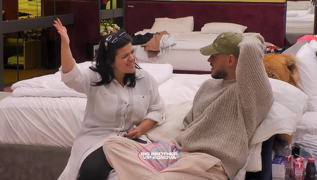 Gresa i tregon Leos se është prekur nga ai, por pse? (VIDEO)