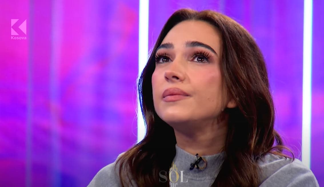 E përlotur, Jonida Vokshi rrëfen humbjen e babait: Pati sëmundje të rëndë, ja mori mendjen dhe kujtimet