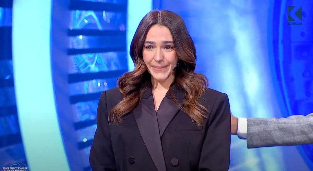 Jonida mes lotësh: Çdo dalje time nga sonte ia dedikoj engjëllit tim, babait tim (VIDEO)