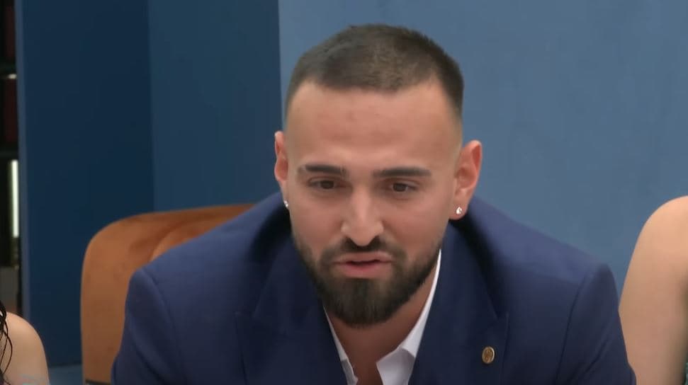 Kevin e shpjegon në pika të shkurtra situatën e Xhenetës me Rovenën, jep edhe disa shembuj nga jeta