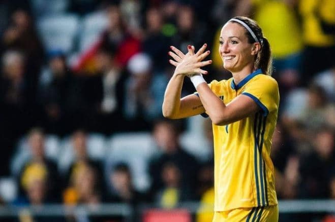 Kosovare Asllani me 200 paraqitje për Suedinë