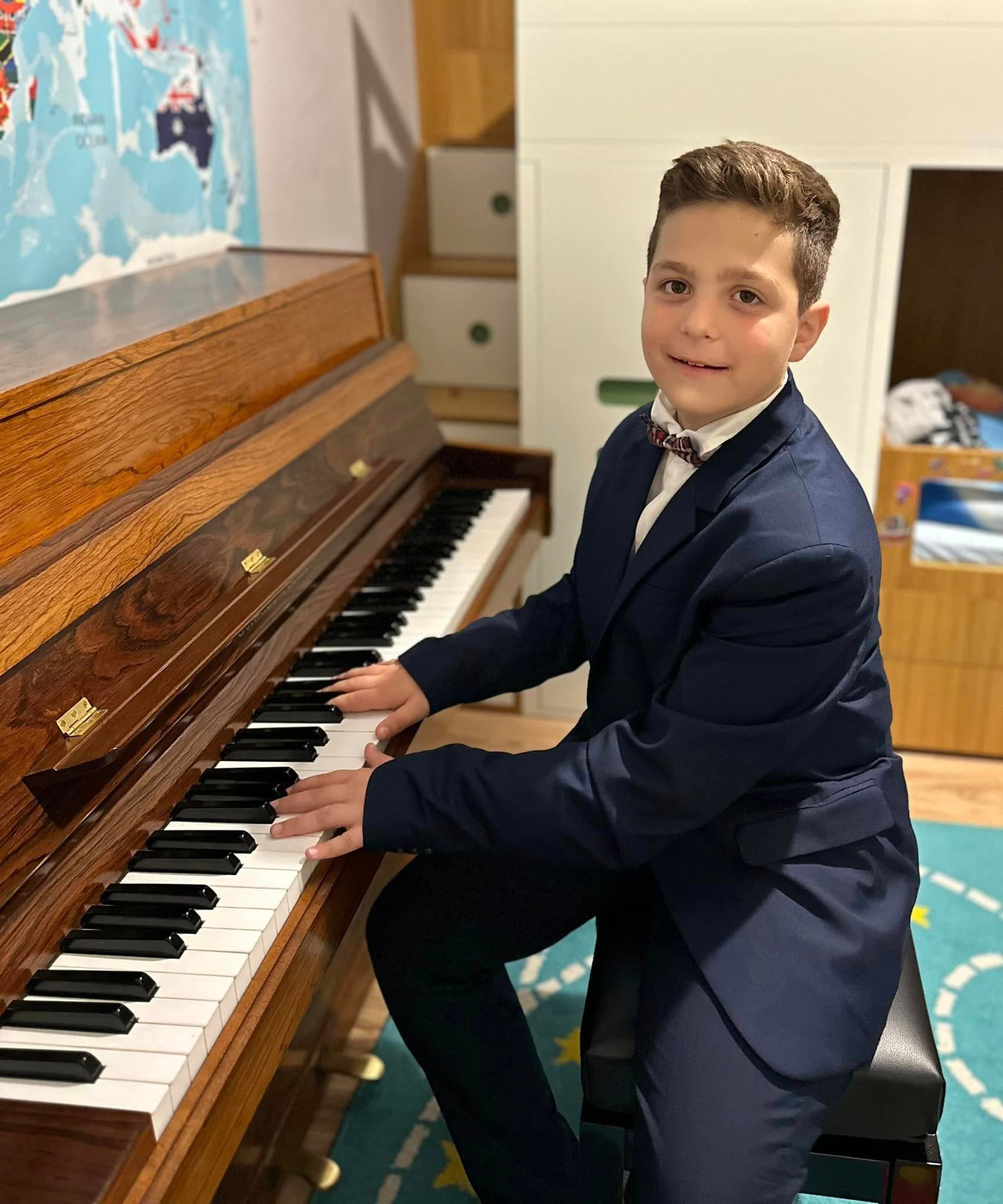 Pianisti i ri nga Kosova, Lir Hajrizi, zë vendin e dytë në Salzburg International Music Competition