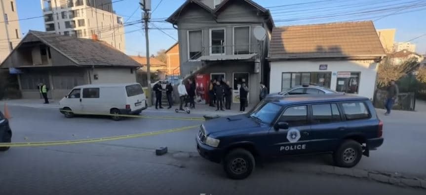 Detaje nga plagosja e zyrtarit policor në Fushë Kosovë: Njëri nga të dyshuarit u arratis