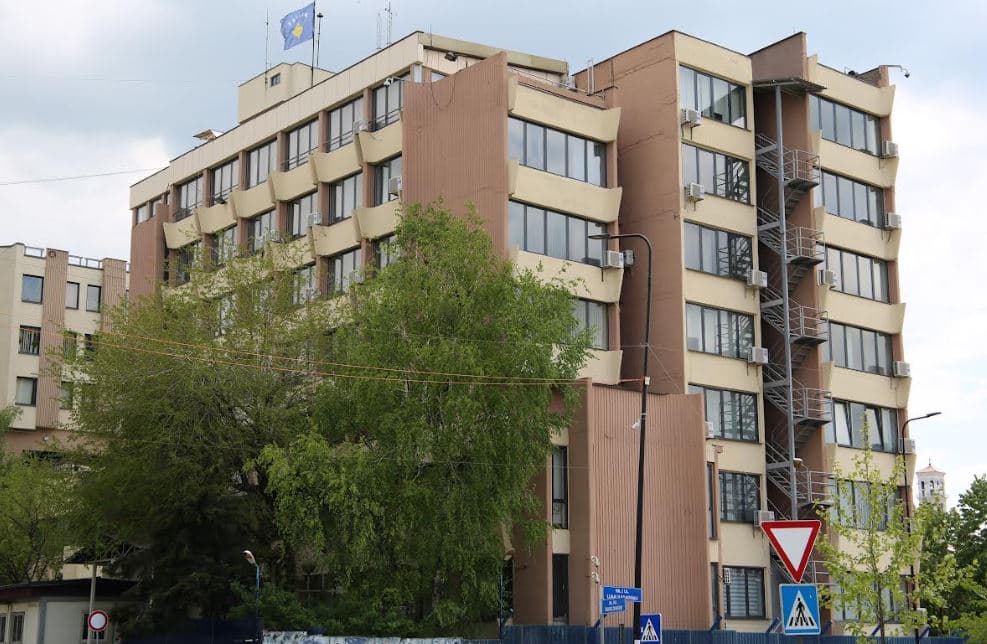 Mjeku falsifikoi dokumentet e një burri, ngritet aktakuzë ndaj të dyve