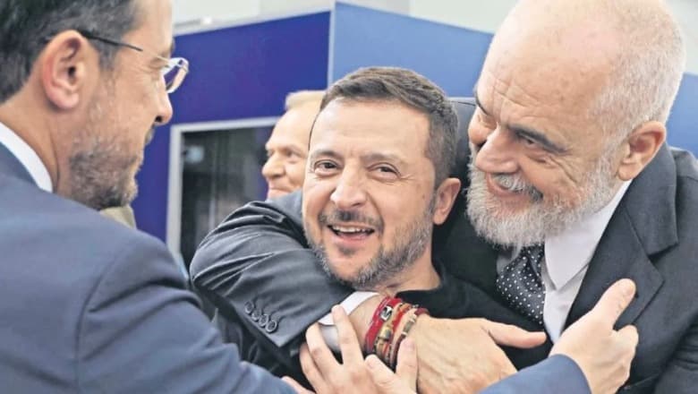 Rama një përqafim ndryshe për Volodymyr Zelenskyn, dy liderët "shkrihen" së qeshuri