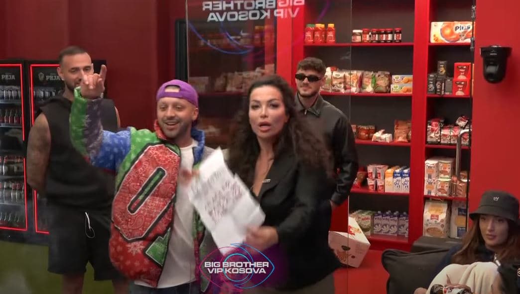 Rovena e akuzon Gjesin për vjedhjen e një pjese të tekstit të këngës