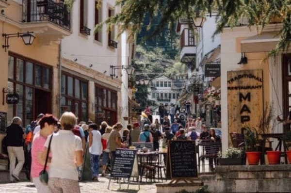 Mbi 10 milionë vizitorë, Kumbaro: Shqipëria një destinacion turistik i shumëdëshiruar
