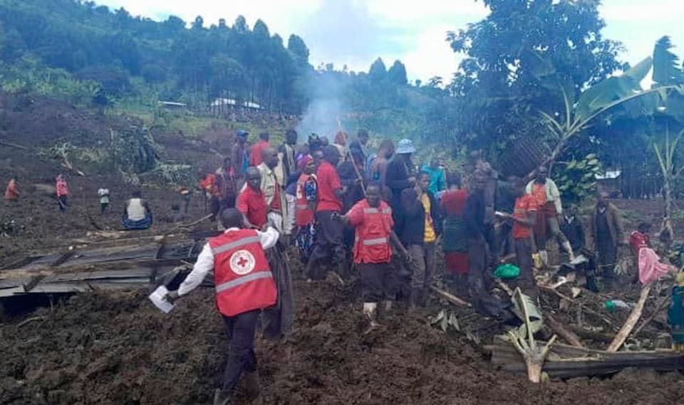 13 persona të vdekur nga rrëshqitjet e dheut në Ugandë
