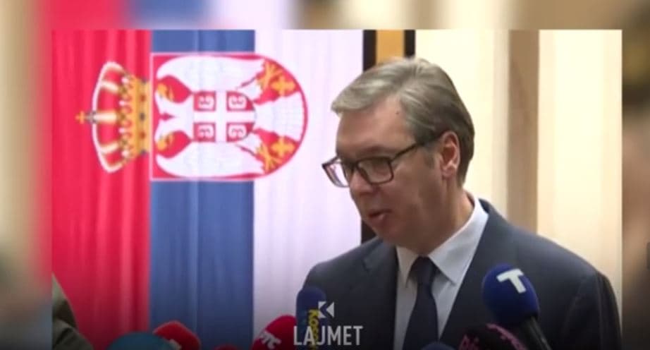 Vuçiqi s’e duron Clarkun: “Çka po fryhesh?” (VIDEO)