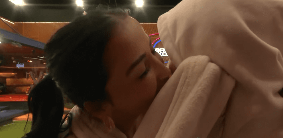 Vëllai i Madh ngrin Gjestin, Xheneta e puth në çdo vend (VIDEO)