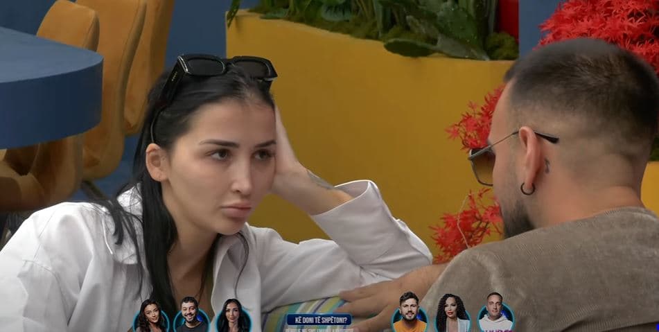 Kevini flet me Xhenetën pasi ajo i hodhi birrë Rovenës: Nëse je gabim, kërko falje (VIDEO)