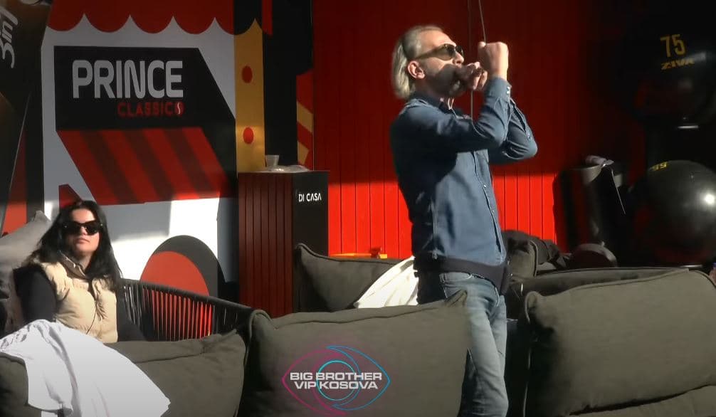 Xuxi e ndjen muzikën në shpirt! (VIDEO)