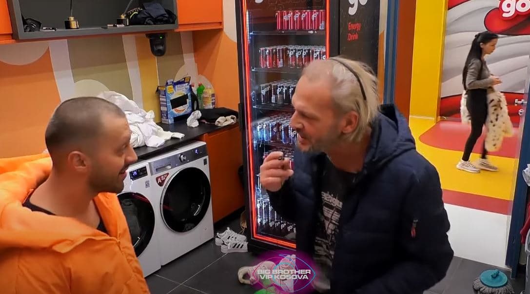 Xuxi ironizon me Gjestin: Ka punuar shumë mbrëmë natën! (VIDEO)