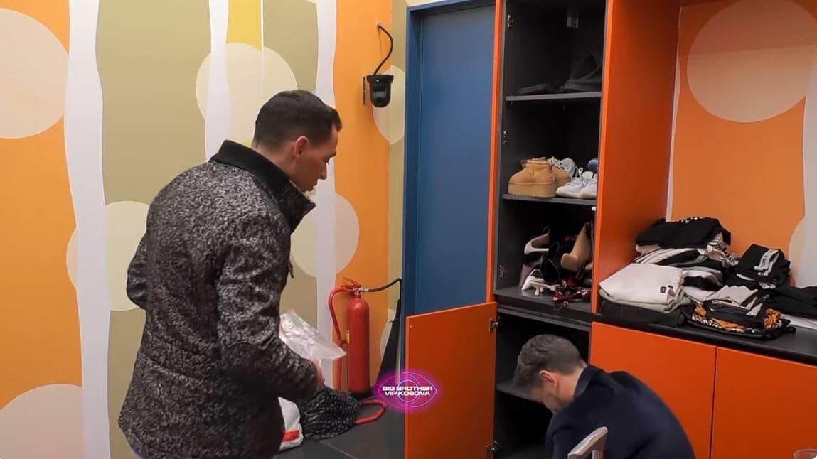 Besforti ndihmon Atillën në vendosjen e rrobave në lavandëri (VIDEO)