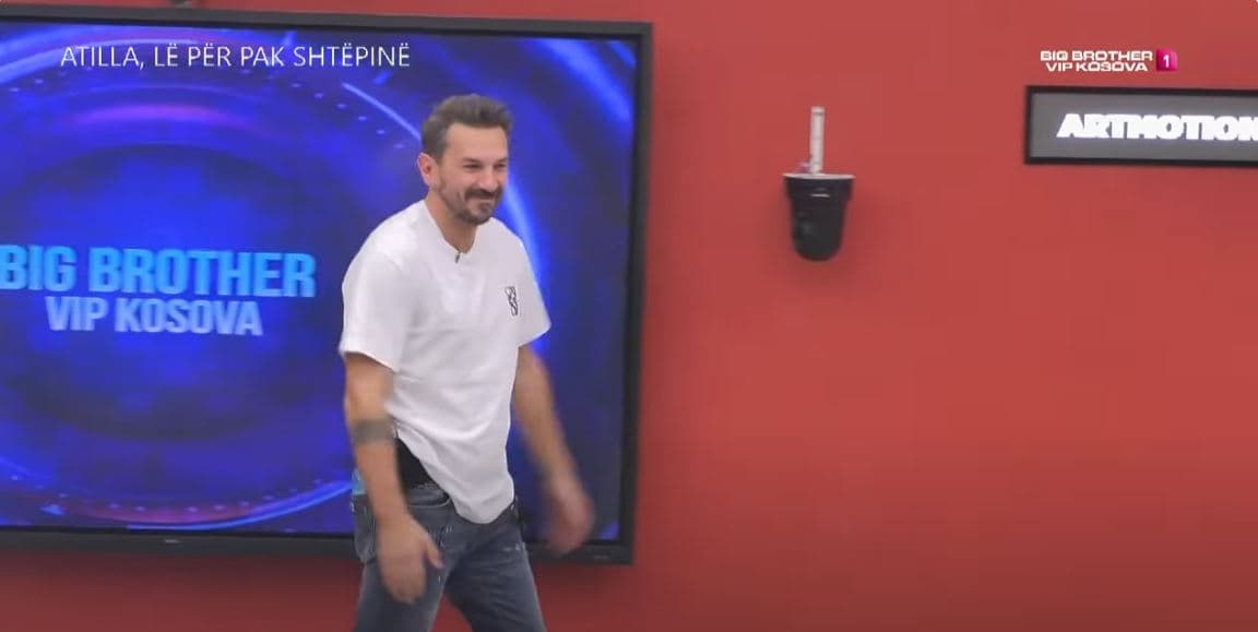 Momenti kur Atilla lë shtëpinë e Big Brother Vip Kosova 3 duke kënduar (VIDEO)
