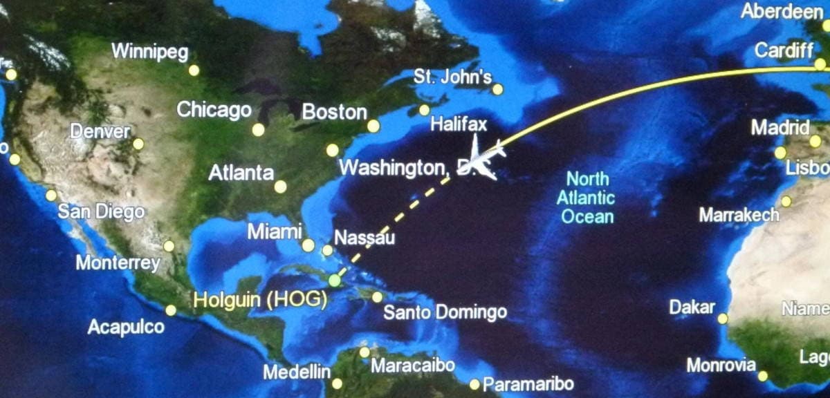 Pse “rrugët” e aeroplanëve janë të lakuara dhe jo të drejta?