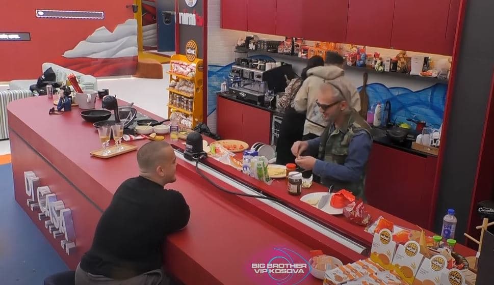 Burimi dhe Xuxi flasin për Sarën