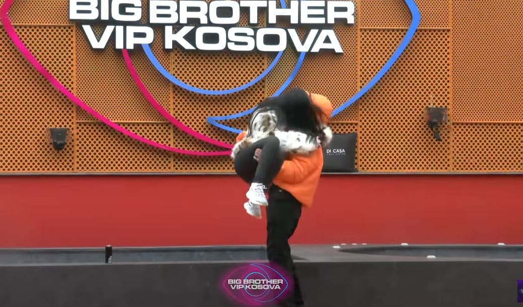 Pas puthjes, ja çka bëjnë bashkë Xheneta e Gjesti (VIDEO)