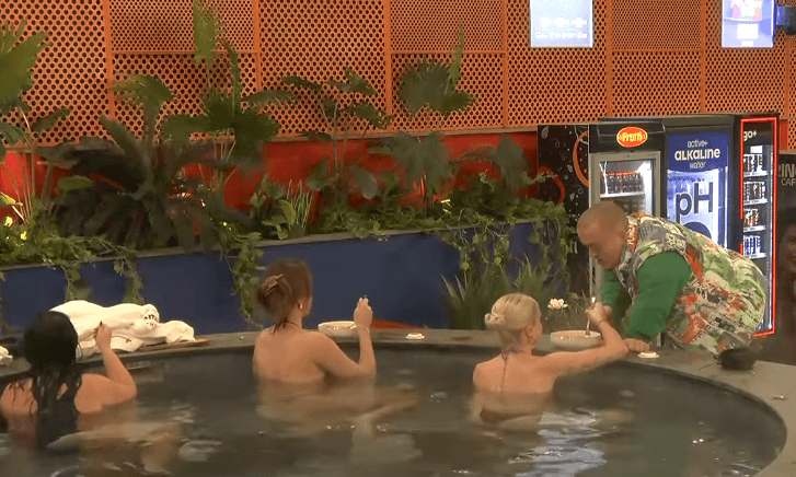 Vajzat në jacuzzi, Burimi ua çon ushqimin pranë: E keni nga Drenusha me gjithë zemër (VIDEO)