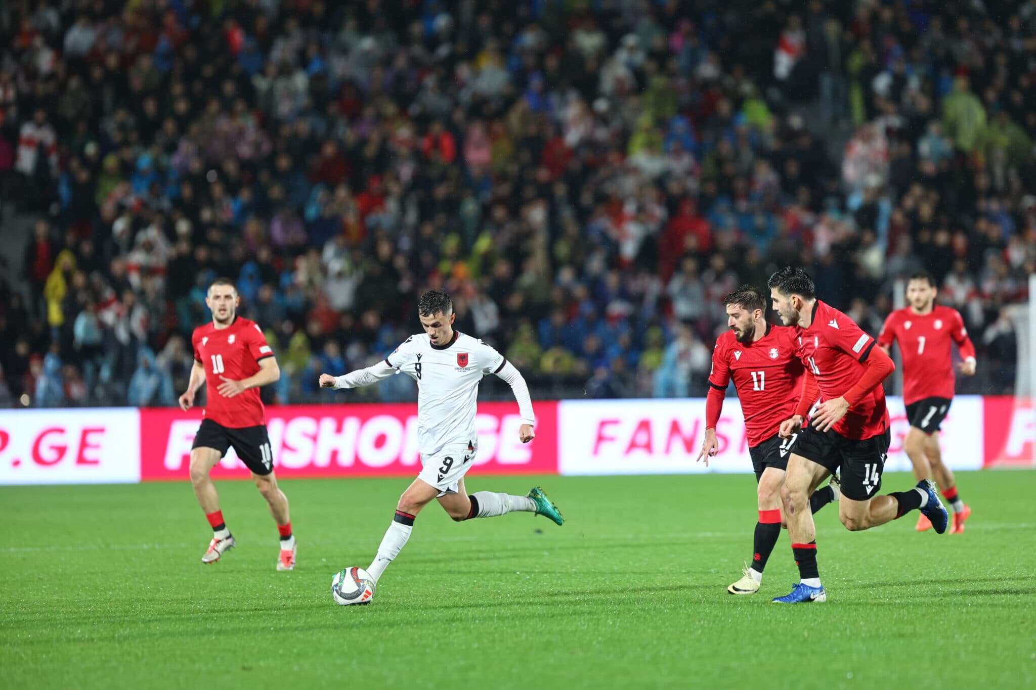 UEFA gjobit Shqipërinë për incidentet e shkaktuara nga tifozët në Gjeorgji