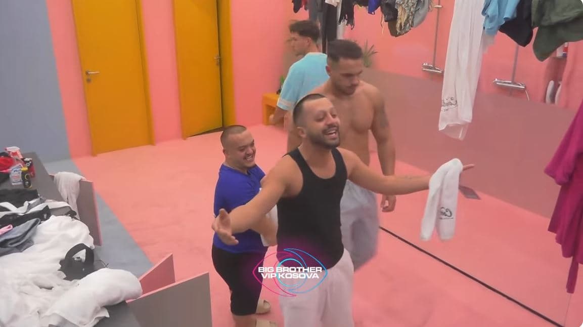 Gjesti dhe Burimi këndojnë e kërcejnë bashkë (VIDEO)