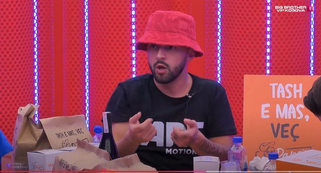 Gjesti rrëfen telashet që ka me Xhenetën në darkën e të nominuarve (VIDEO)
