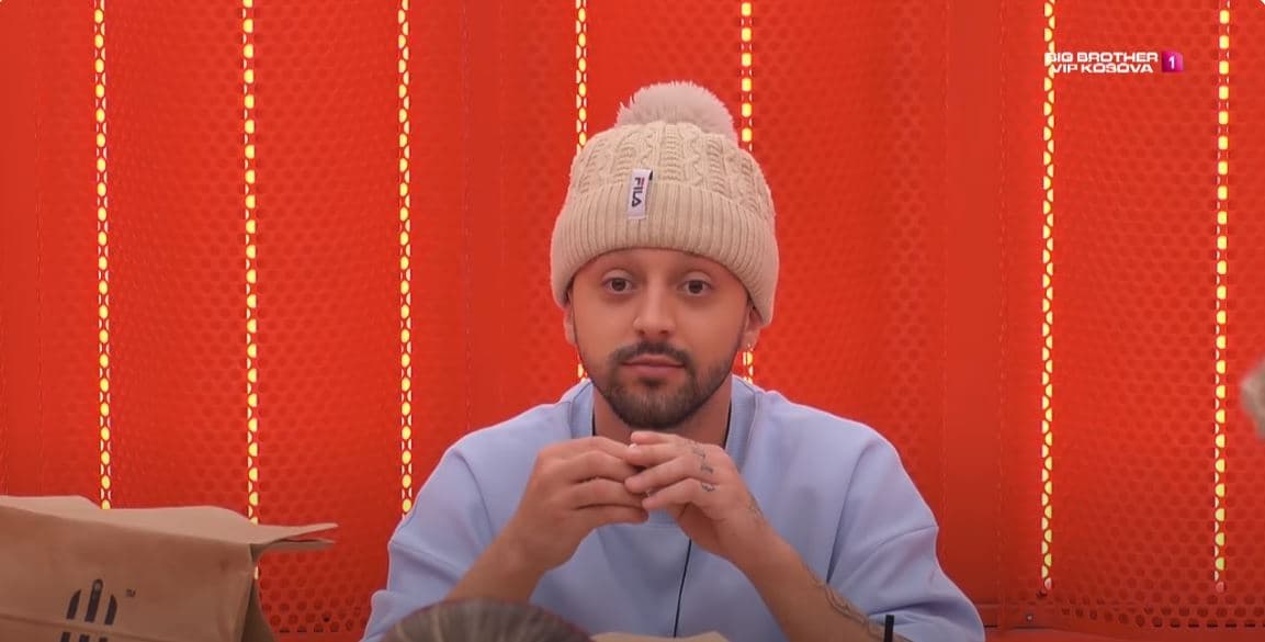 Xheneta e pyet kur do t'i propozojë, Gjesti 'akull': Te kqyrim njëherë çka po rrjedh! (VIDEO)