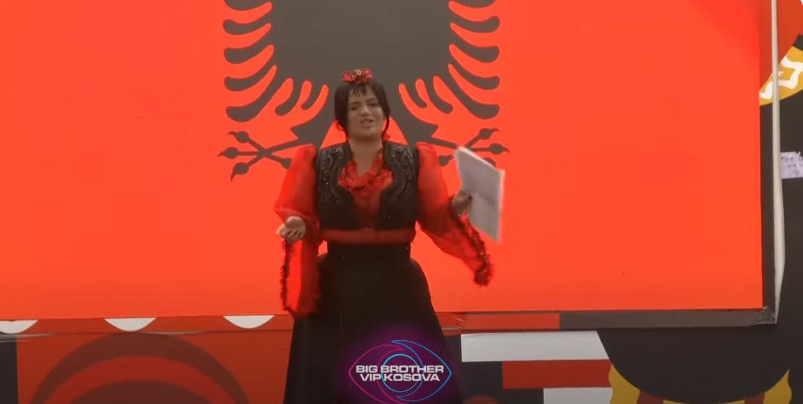 Poezia "Flamuri" e interpretuar në mënyrë të shkëlqyer nga Gresa (VIDEO)