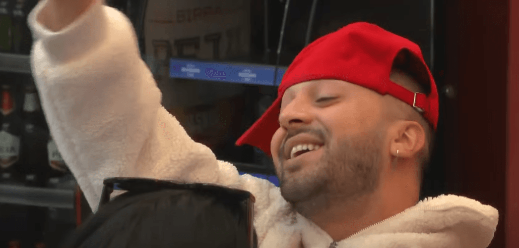 Gjesti këndon ilahi (VIDEO)